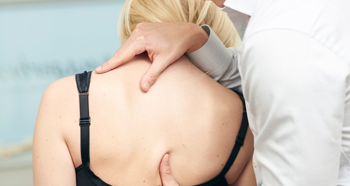 Rygsmerter, ondt i ryggem, smerter mellem skulderblade, discusprolaps, hold i ryggen. Osteopat i København, Ballerup Osteopati, Osteopat i Køge